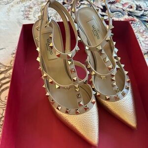 Valentino Garavani Rockstud Pumps Metallic Gold